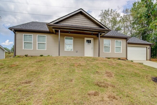 Photo - Lovely 3 BR, 2 BA Home. Conveniently Located  Between Spartanburg & Greenville, Near The Inland Port