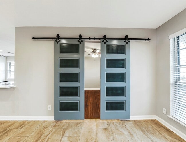 Photo - 5807 Burlinghall Dr