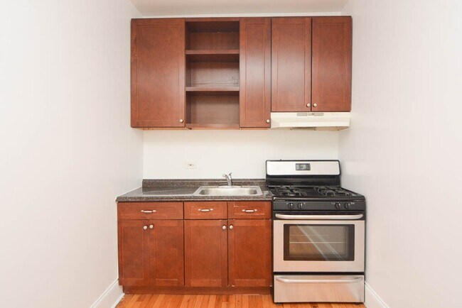 Photo - 2704 N Sawyer Ave Unidad 103