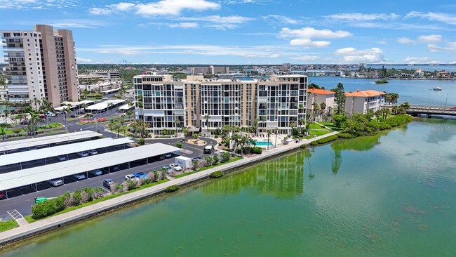 Building Photo - 7400 Sun Island Dr S Unit 806