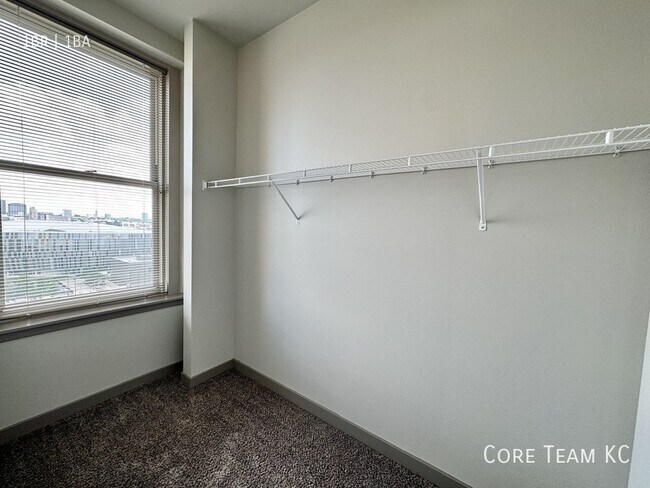 Photo - 306 E 12th St Unidad 604