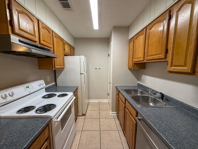7004 Lanier Dr