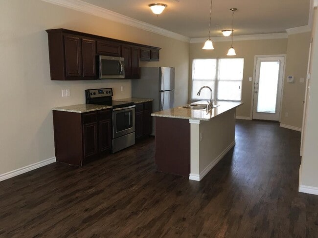 Photo - 104 E Maple Ridge Ct