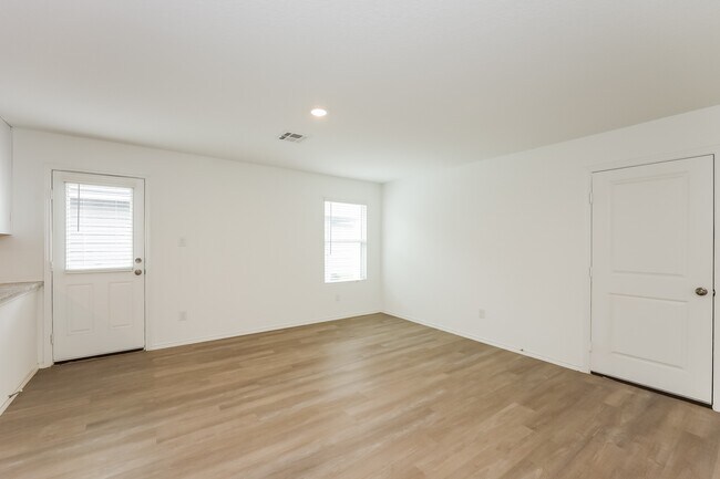 Photo - 2839 Ruby Crossing