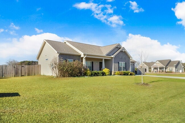 Photo - CHARMING ROSEWOOD HOME! 3 BR 2 BA w/ FENCED-IN BACKYARD