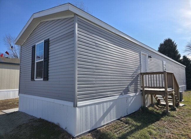 Photo - 1404 W Commodore Blvd