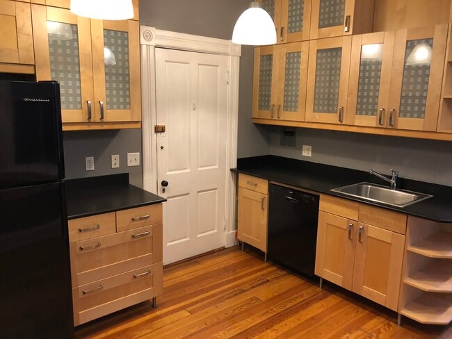 Photo - 1406 Sycamore Street Unit 3