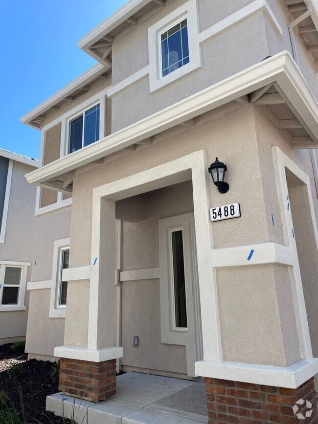 Building Photo - NEW SOLAR SMART HOME IN WEST ROSEVILLE!