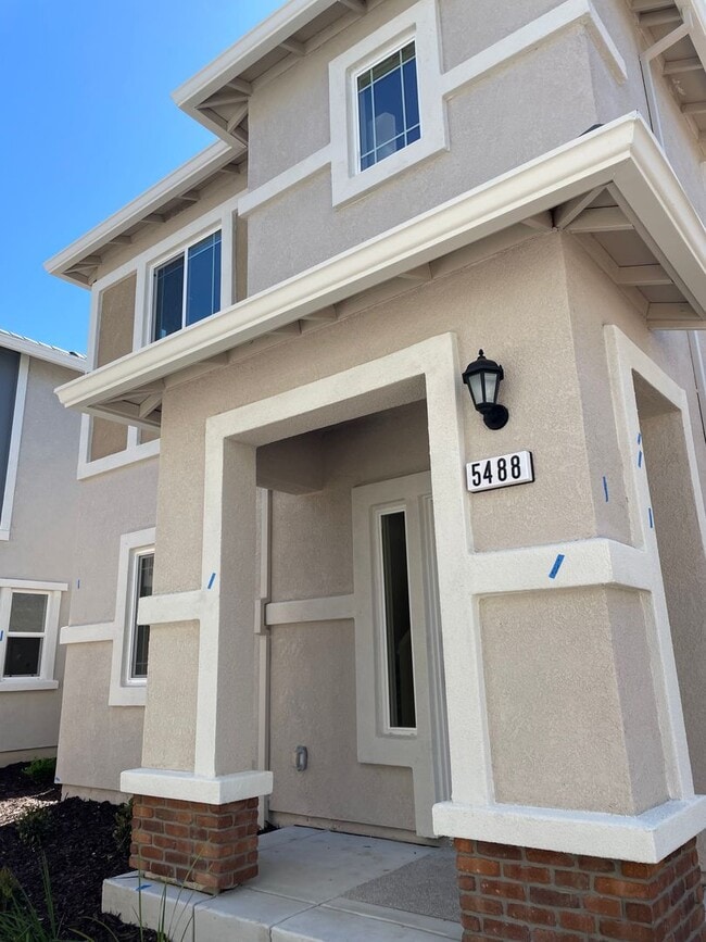 NEW SOLAR SMART HOME IN WEST ROSEVILLE! - NEW SOLAR SMART HOME IN WEST ROSEVILLE!