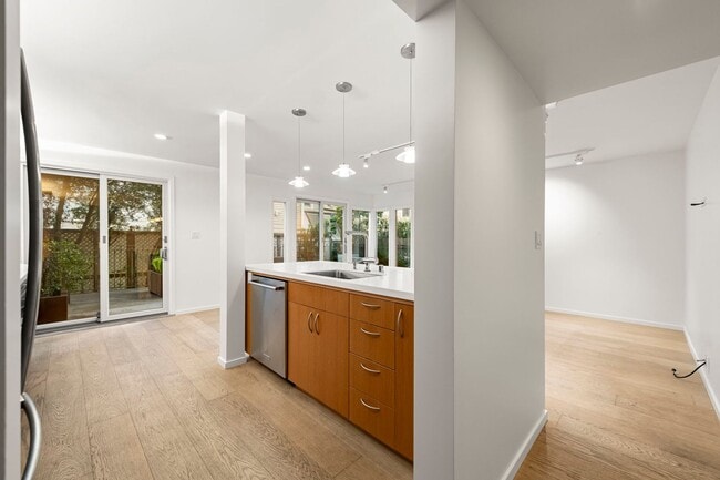 Photo - 2121 Laguna St Casa