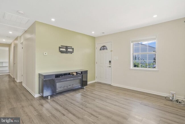 Photo - 728 Carson Ave