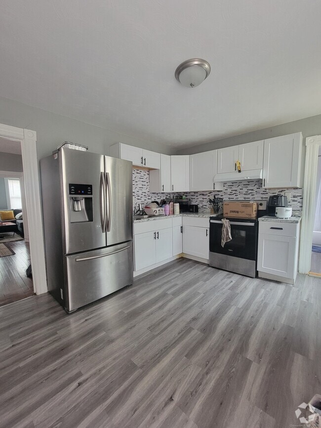 Building Photo - 21 Tremont St Unit 2 Rental