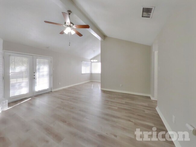 Photo - 2214 Townhall Ln