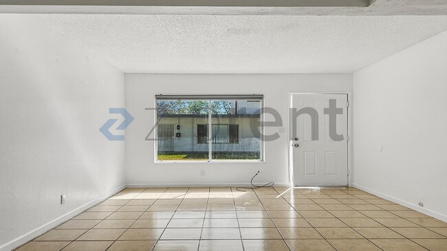 Photo - 132 W 18th St