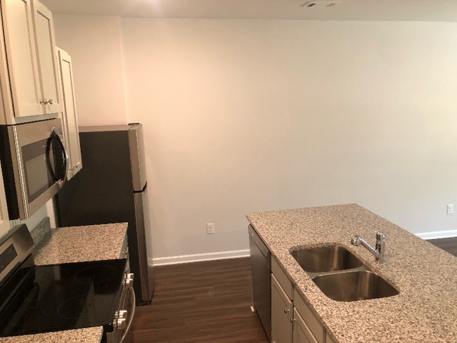 Photo - 454 Oakwood Dr NW