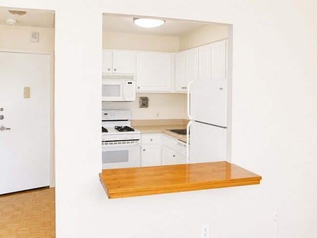 Photo - 33 Pond Ave Unit 913