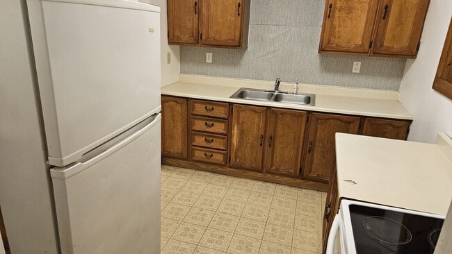 Kitchen - 1208 Highland Ave