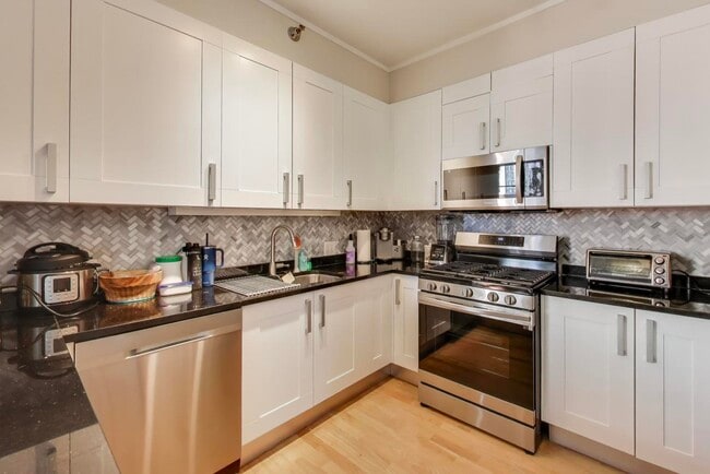 Photo - 744 N Clark St Unit 505