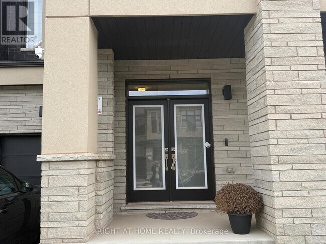 Photo - 1187 Dartmouth Cres