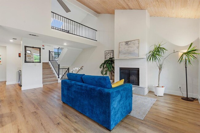 Photo - 1821 Westlake Dr Unidad 131