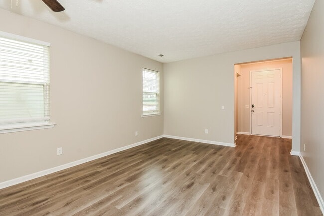 Photo - 2040 Valley Creek Dr