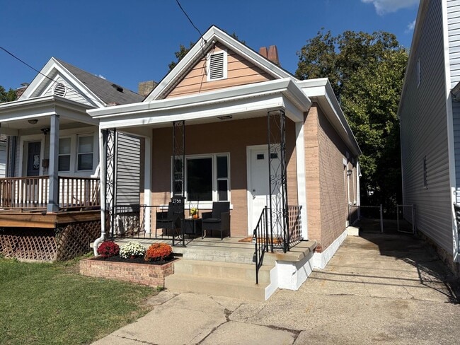 Photo - 2756 Latonia Ave