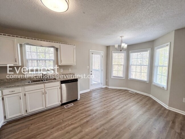 Photo - 321 Sadler Dr