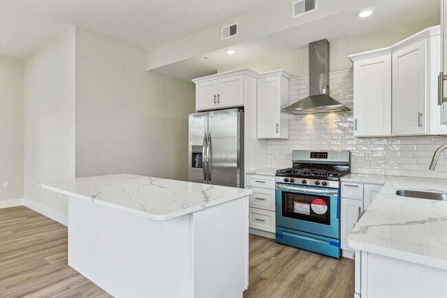 Photo - 611 Communipaw Ave