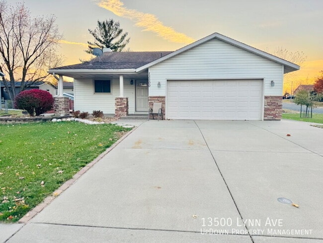 Building Photo - 13500 Lynn Ave