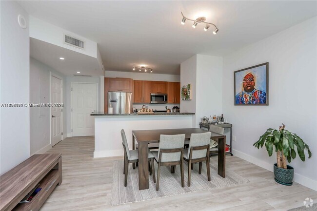 Building Photo - 1300 Ponce de Leon Unit 500 Rental
