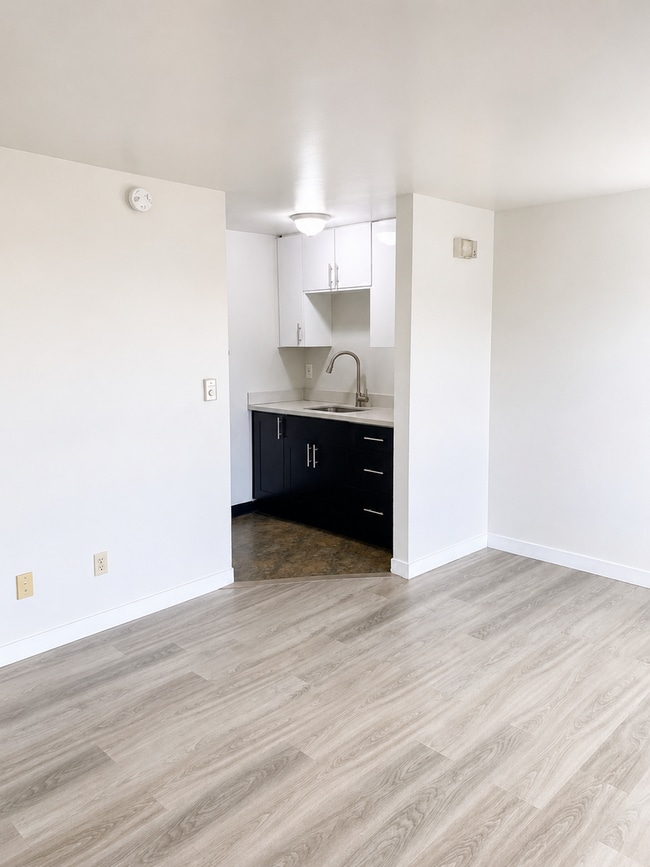 Photo - 703 Woodford Ave N Unit 2