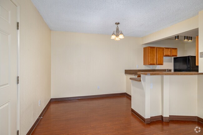 1 dormitorio, 1 baño - 660 pies cuadrados - Comedor