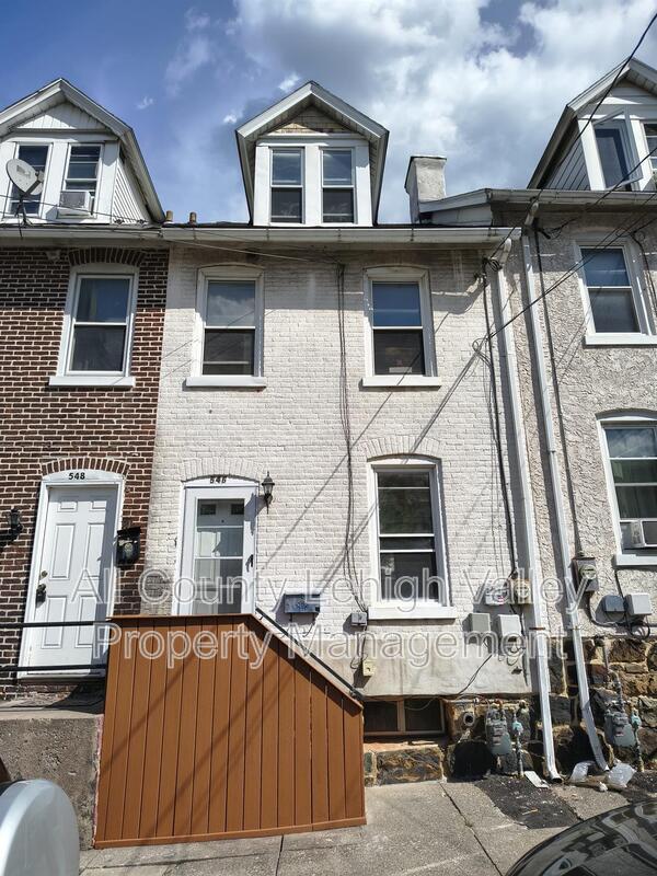 Building Photo - 546 Thomas St