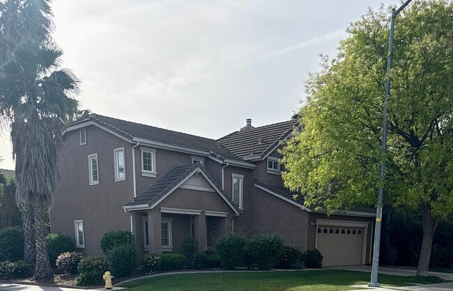 Building Photo - Looking for a four bedroom?