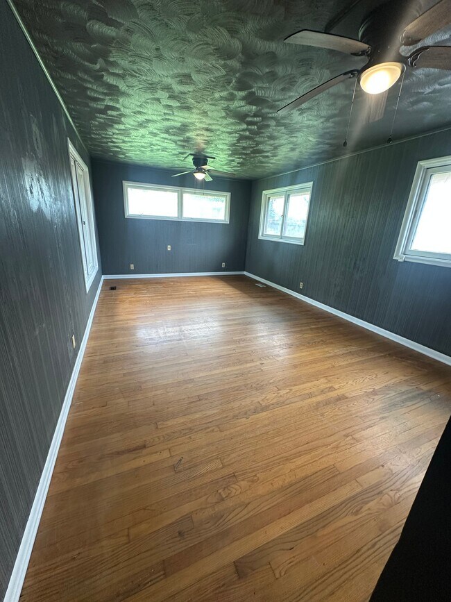 Photo - 3306 Harvey Rd