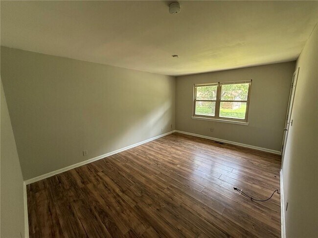 Photo - 429 N Jenkins Rd