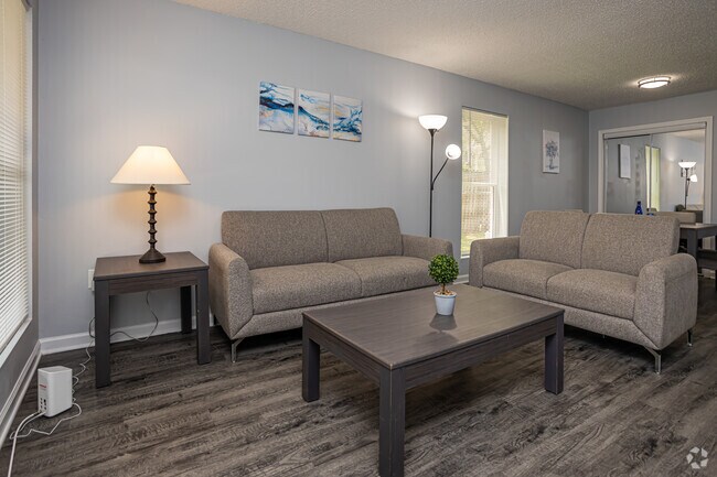 2BR, 1BA - 906SF