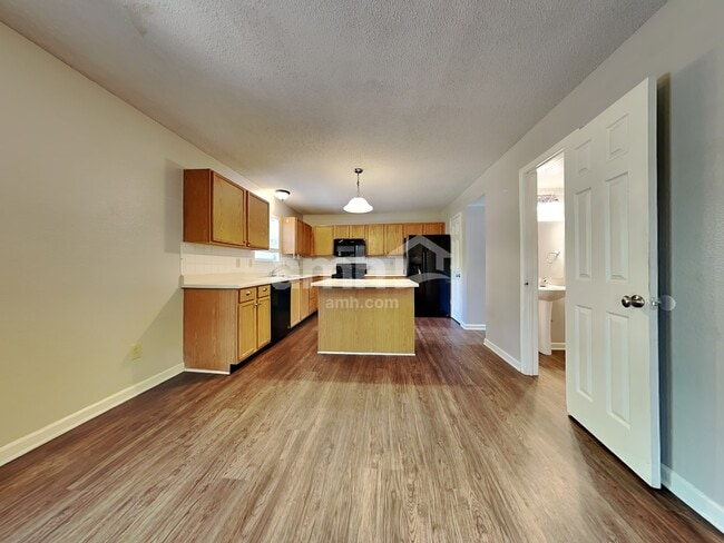 Photo - 1178 Oak Leaf Rd