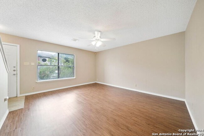 Photo - 3 Bedrooms 2.5 Bathroom located in Kenton ...