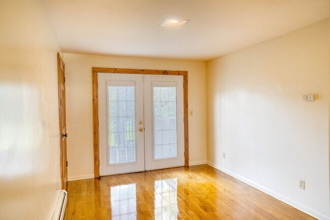Photo - 204 Jerome St