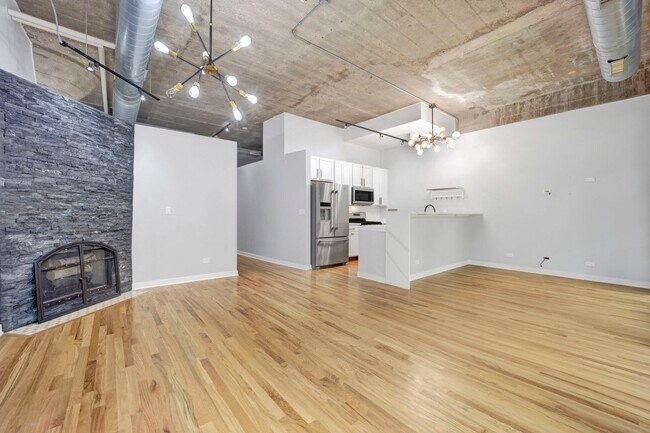 Photo - 1111 W 15th St Unit 113