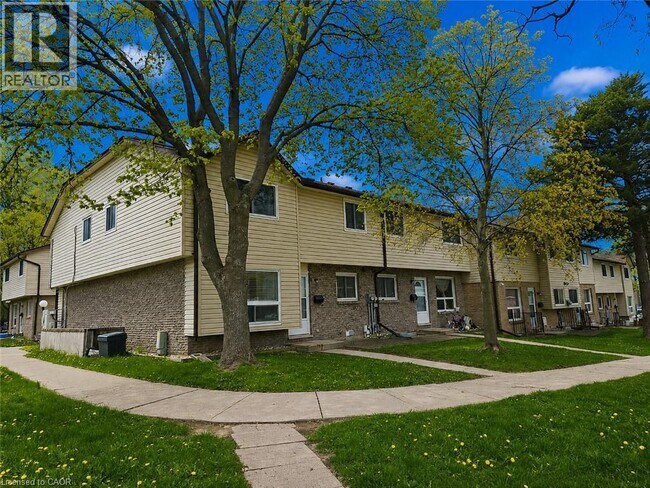 Photo - 451 Albert St