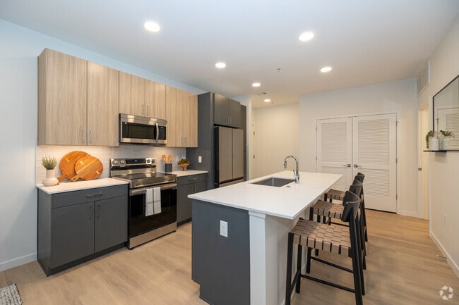 1BR, 1BA - 833SF - Kitchen - Sabine