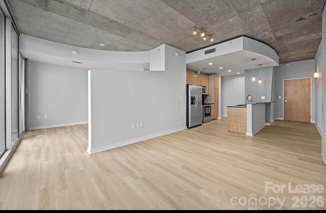 Photo - 210 N Church St Unidad 1406