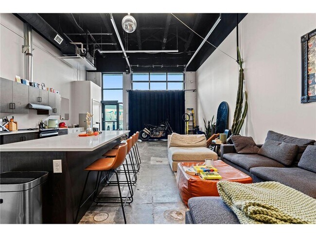 Building Photo - 801 SE 9th St Unit 101 Rental