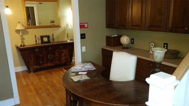 Photo - 932 E College St