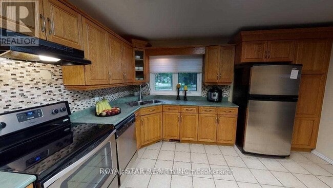 Photo - 443 Castlegrove Ct