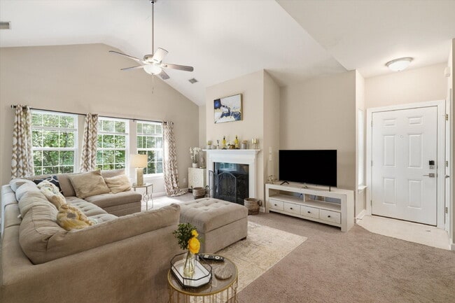 Photo - 407 S Elgin Ct
