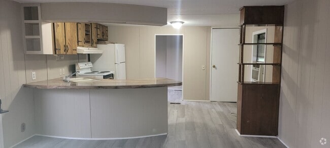 Building Photo - 2 Bedroom, 1 bath Mobile Home in Yorktowne...