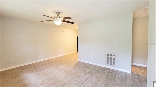 Photo - 5320 Pine St